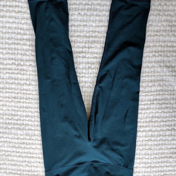 Under Armour Crop Leggings - Picture 3 of 3